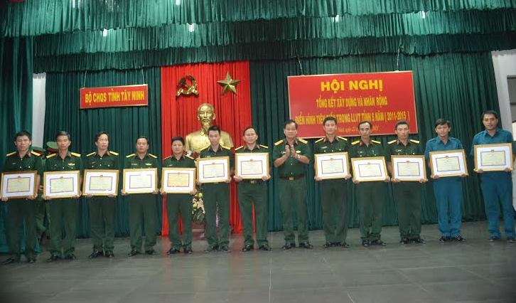 Bộ CHQS Tây Ninh: Khen thưởng tập thể, cá nhân điển hình trong lực lượng vũ trang 